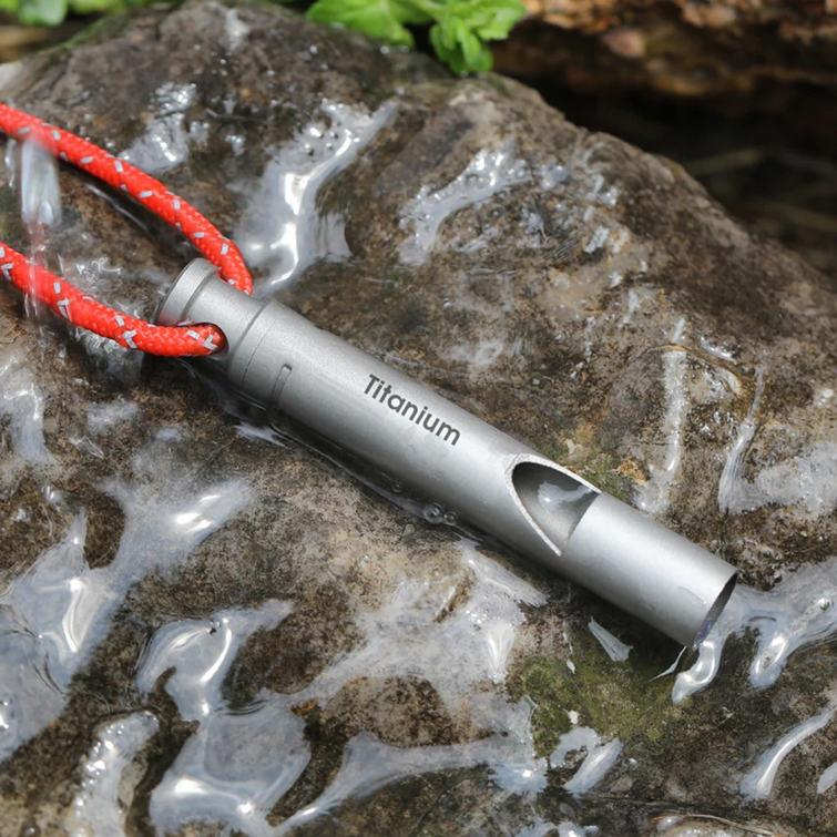 Titan-Notfall Pfeife mit Kordel